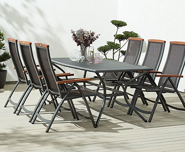 Crni metalni baštenski sto i 6 stolica 