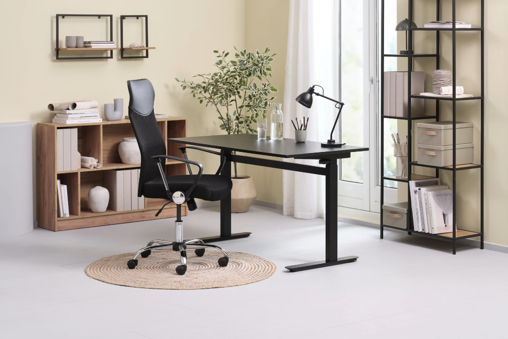 Kancelarijski stolovi i stolice