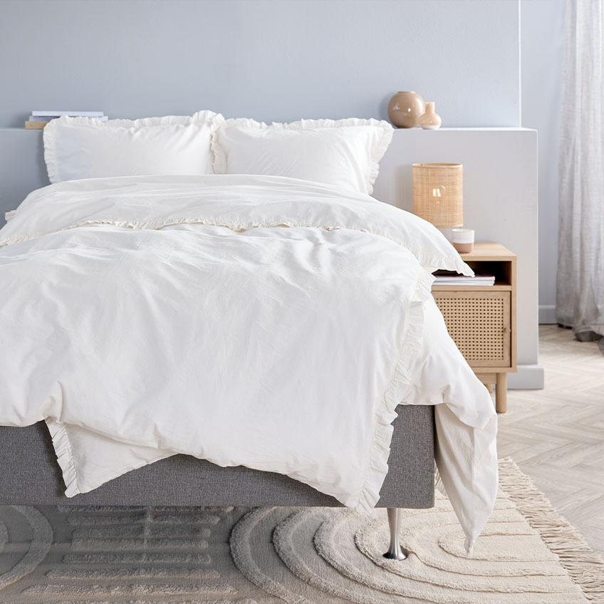 Pamučna posteljina u toploj nijansi bele boje