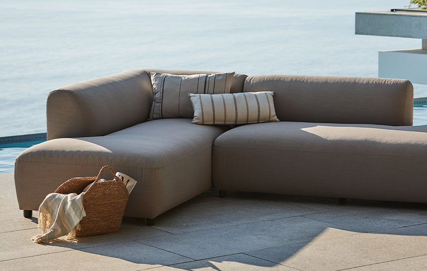 Baštenska lounge sofa od brzosušećeg materijala za sve vremenske uslove