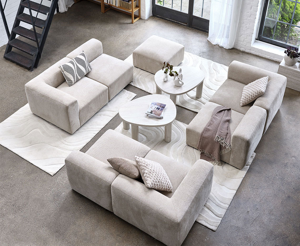 SKEJBY modularna sofa ulazi u JYSK asortiman najkasnije do januara 2025 Bež modularna garnitura u dnevnoj sobi