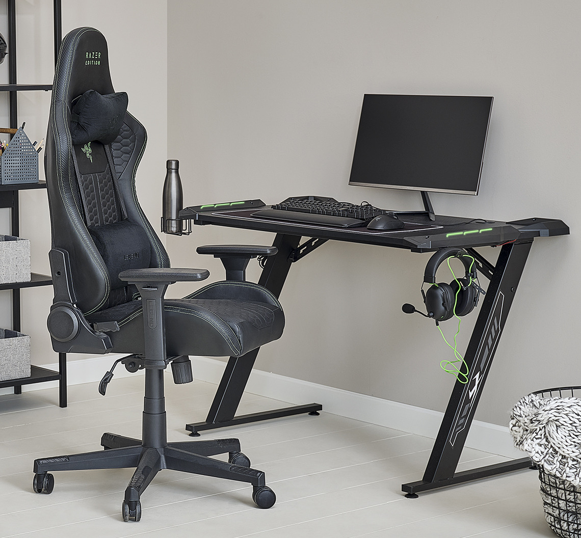LINDHOLM kompjuterski sto i TYPE Z RAZER gejmerska stolica Gejmerski sto sa LED svetlima i držačem za čaše
