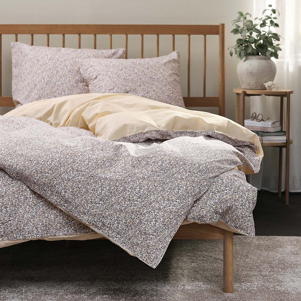 NIKOLINE set navlaka za jorgan Komplet navlaka za jorgan sa cvetnim dizajnom u nežnim ljubičastim i žutim bojama