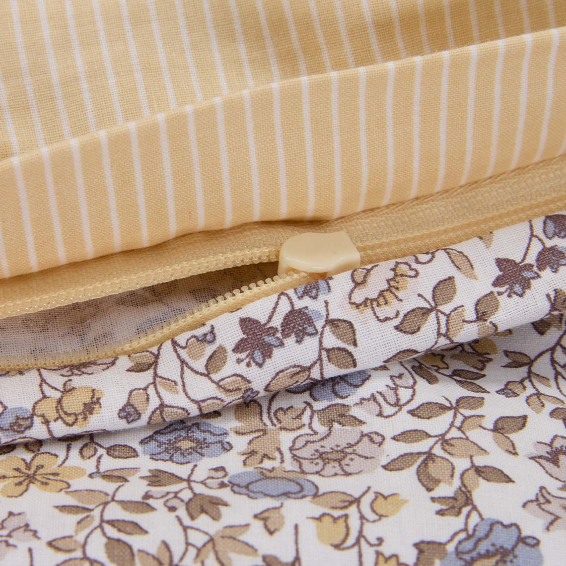 NIKOLINE set navlaka za jorgan Pamučna posteljina sa malim pastelnim cvetovima u nijansama ljubičaste i žute