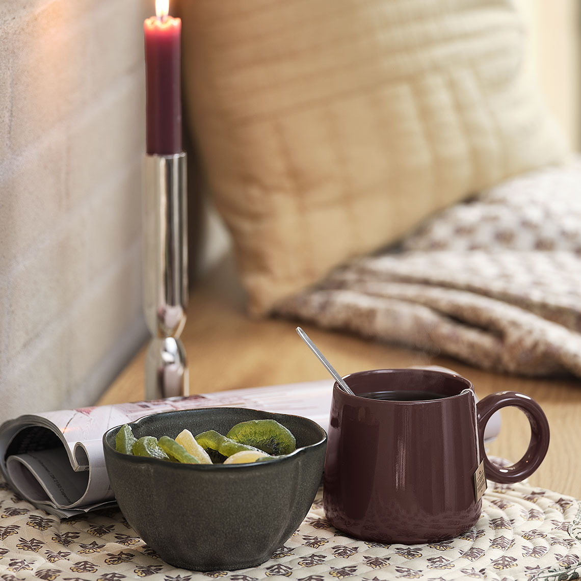 EJLIF činija i MELVIN šolja na ENGSNELLE stonom podmetaču Činija i šolja na stonom podmetaču