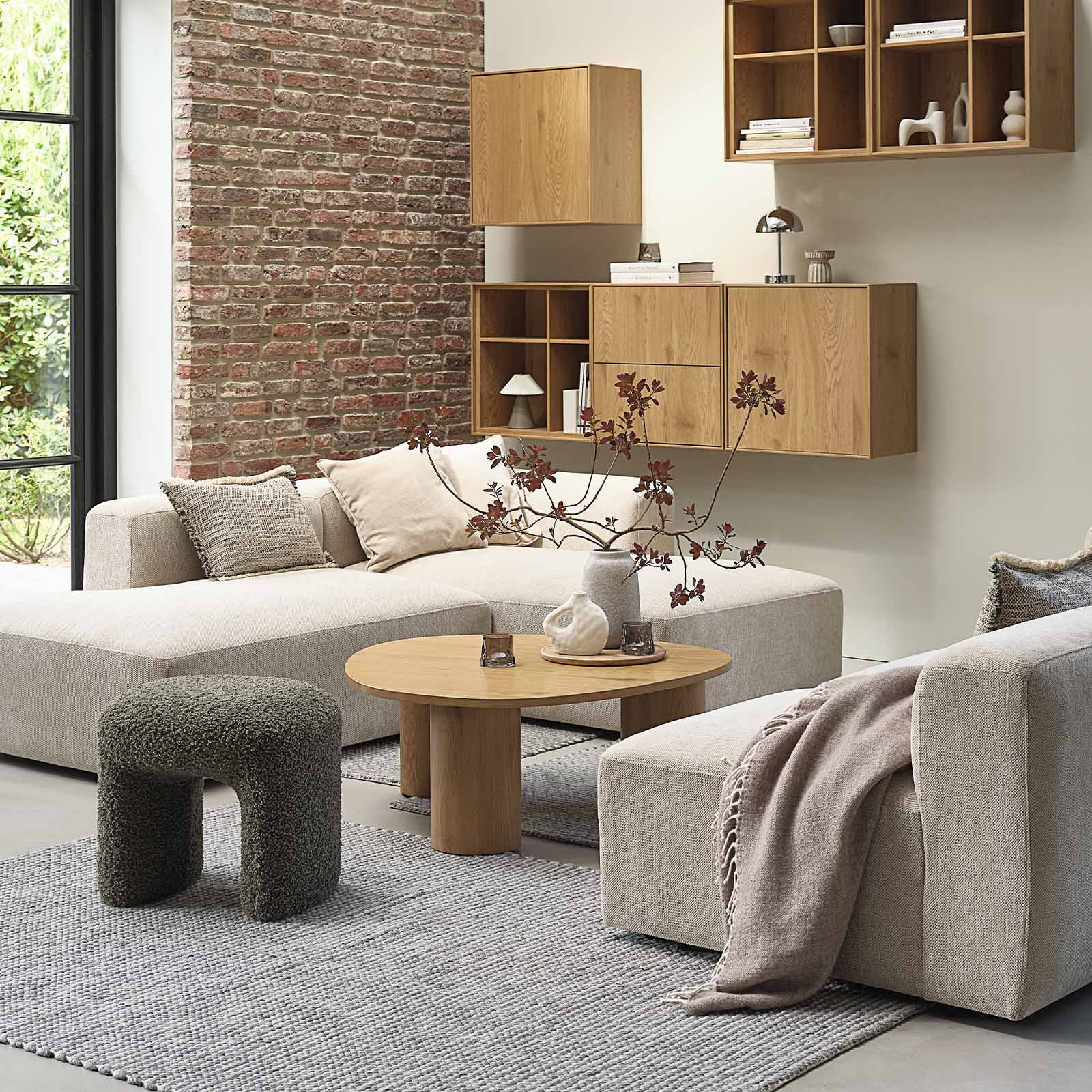 SKEJBY modularna sofa Bež modularna ugaona sofa sa otvorenim krajevima u dnevnoj sobi