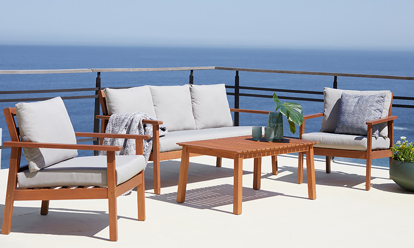 Lounge baštenska garnitura - sto, dvosed i 2 lounge stolice , na terasi uz more