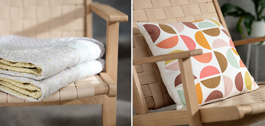 Fotelja sa štepanim ćebetom i ukrasnim jastukom u živim bojama