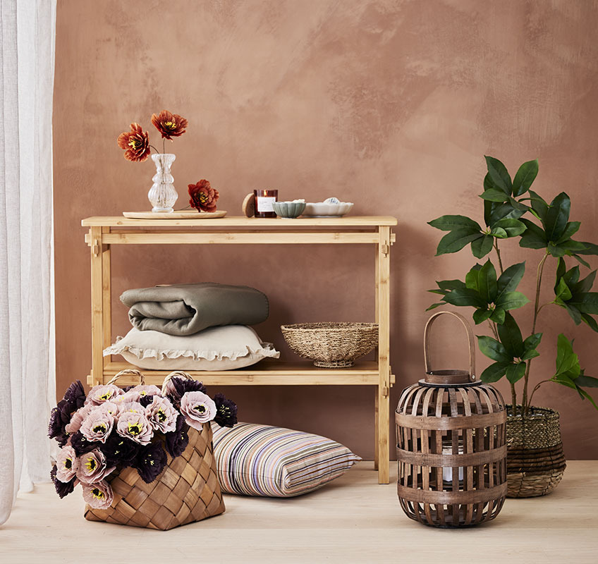 GUNNAR fenjer, BANKSIA i GULDBLOMME jastuci i PER papiranto cveće Cushions, throw, lantern, and home décor in rustic and romantic design
