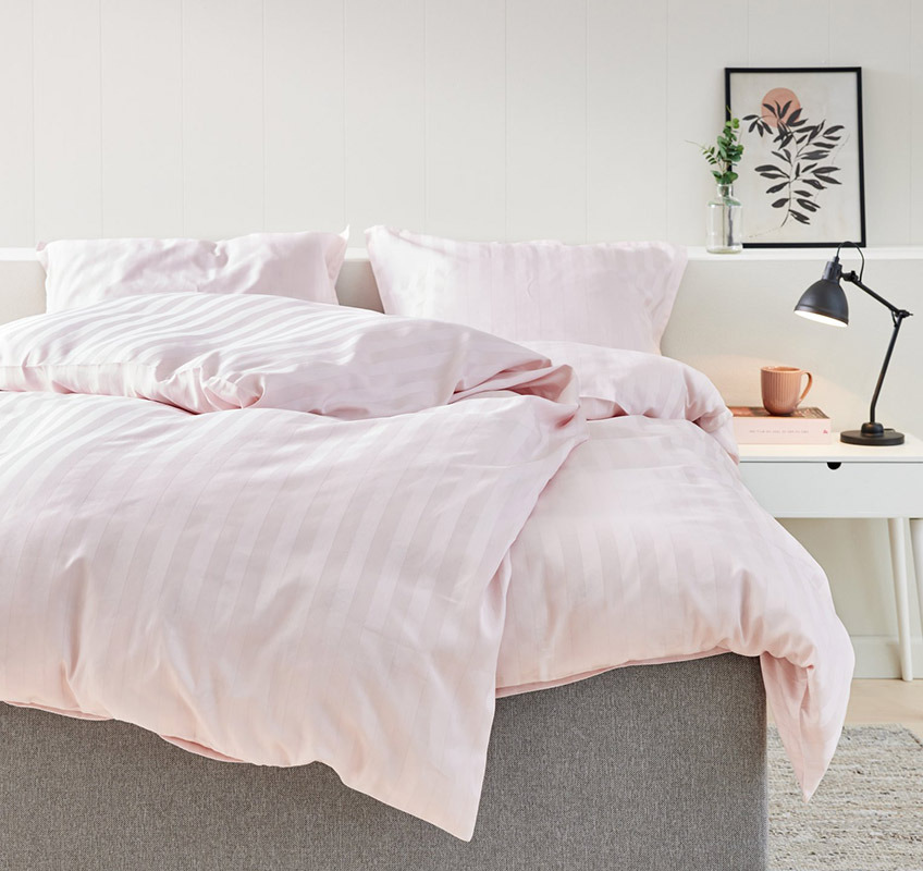 NELL set posteljine Roze set posteljine na krevetu